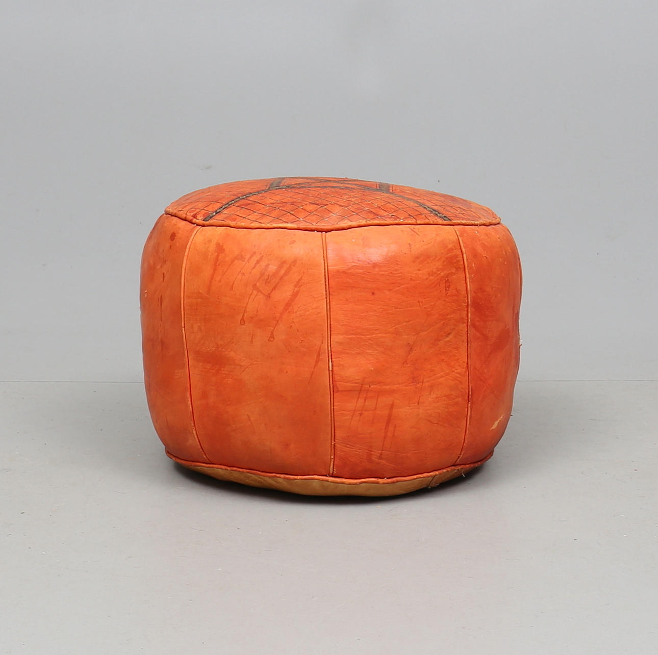 SITTPUFF, skinn, 1900-tal.