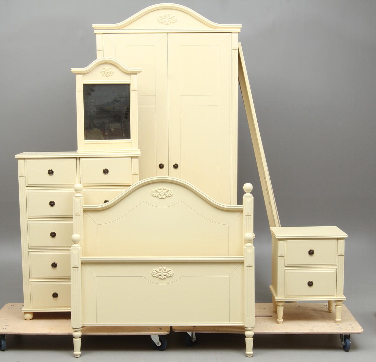 SÄNGKAMMARMÖBEL, 6 delar, "Mårbackaserien" Gåvans, Solberga, 2000-tal.