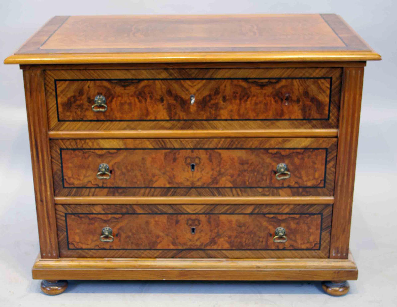 BYRÅ, 3-lådig, mahogny, nyrenässans.