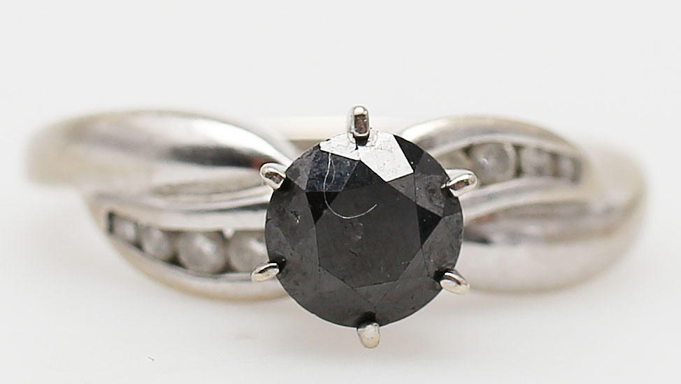 DIAMANTRING, totalt ca 1,25 ct, vitguld, 14K.