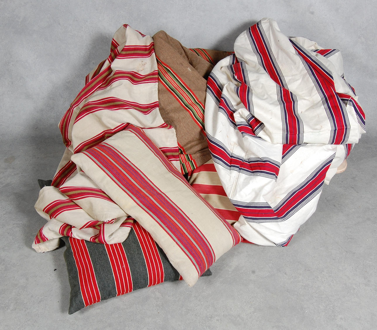 DYNEVAR, KUDDAR,6 delar 18-1900-tal.