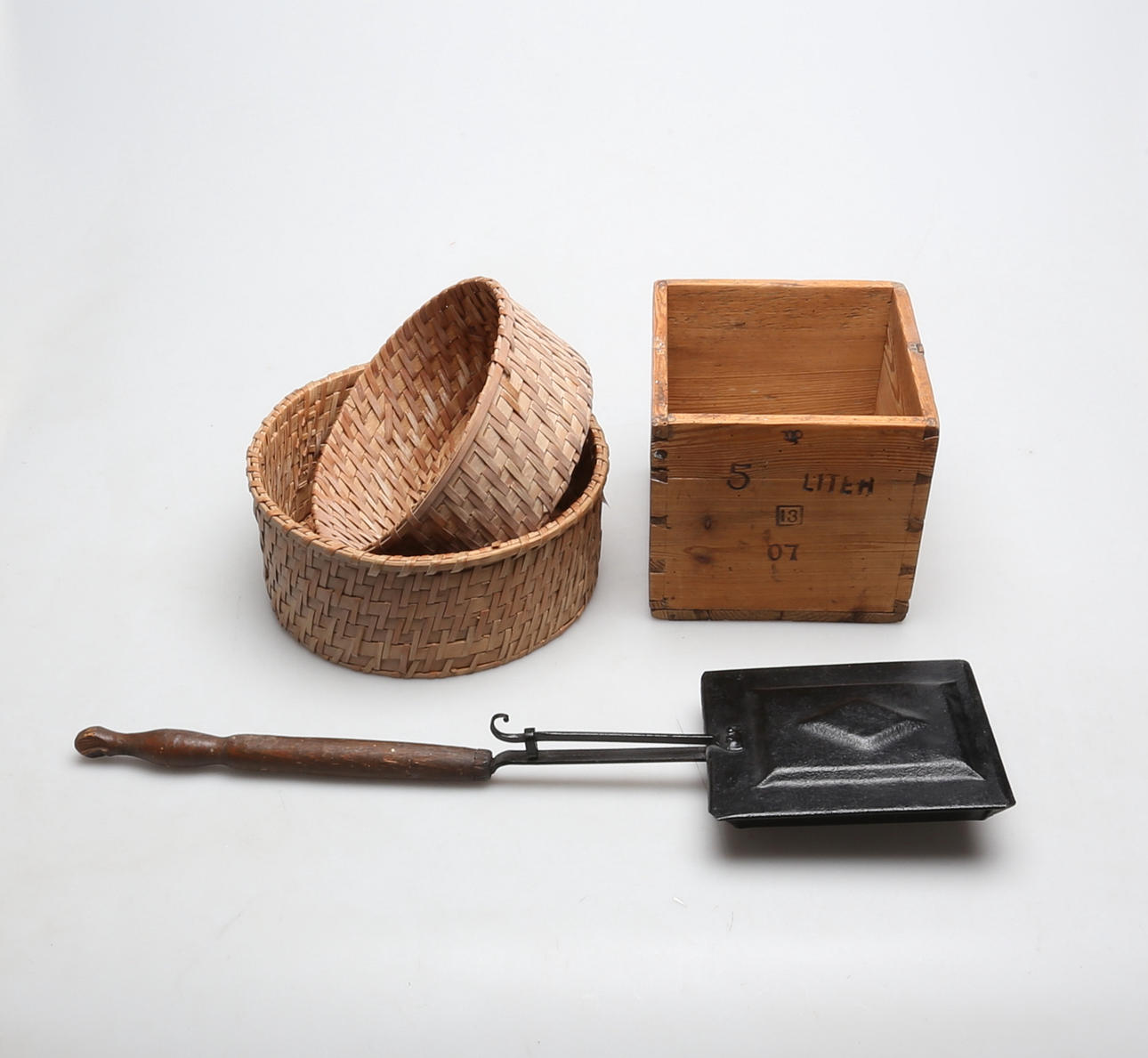 ALLMOGEFÖREMÅL, 3 delar.