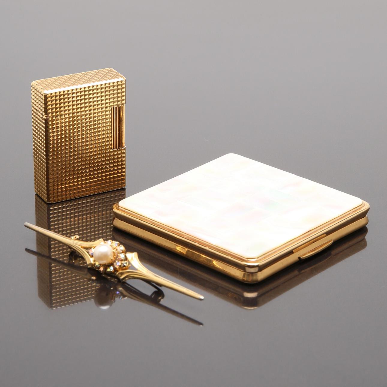 PULVERDOSE mit Perlmutt und FEUERZEUG.