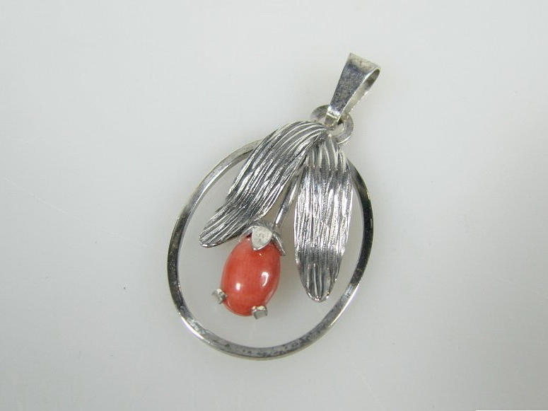 TEKA PENDANT WITH CORAL 835 SILVER.