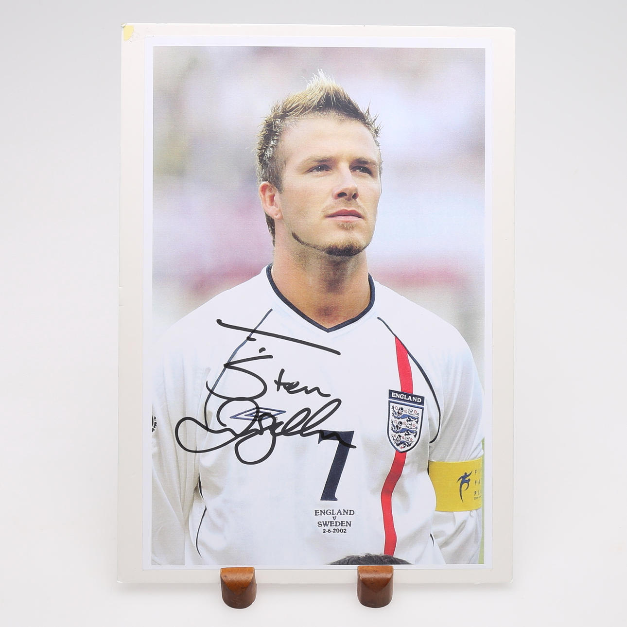 AUTOGRAPH. DAVID BECKHAM, ENGLISH FOOTBALL PLAYER BORN 1975. Books