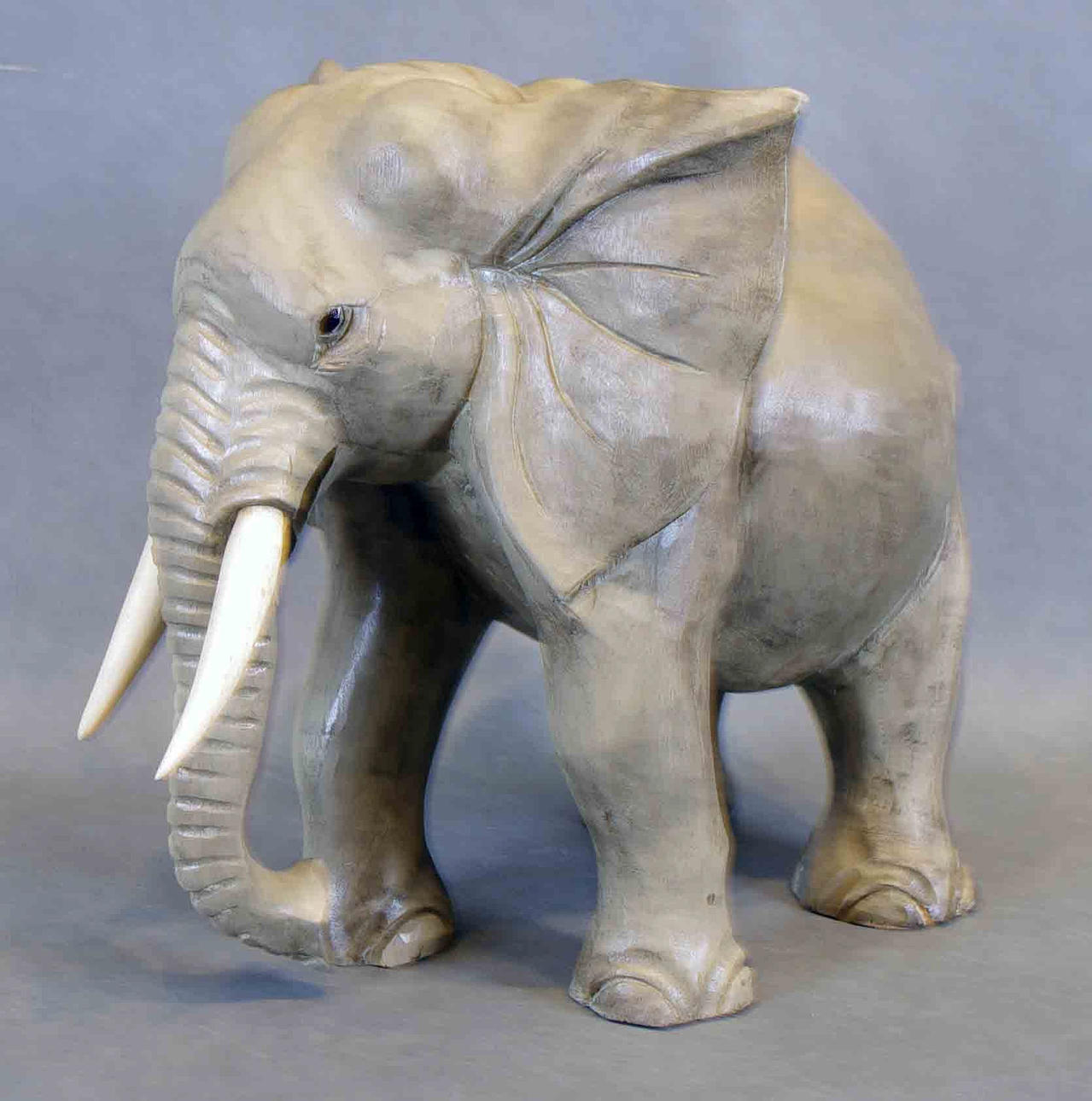 TRÄELEFANT, snidad/målad.