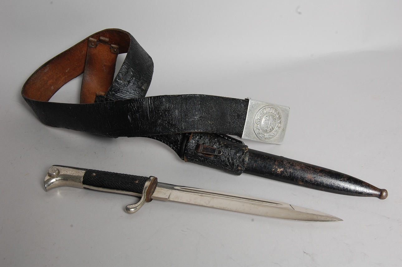 BAJONETT, med skärp, märkt Eickhorn Solingen.