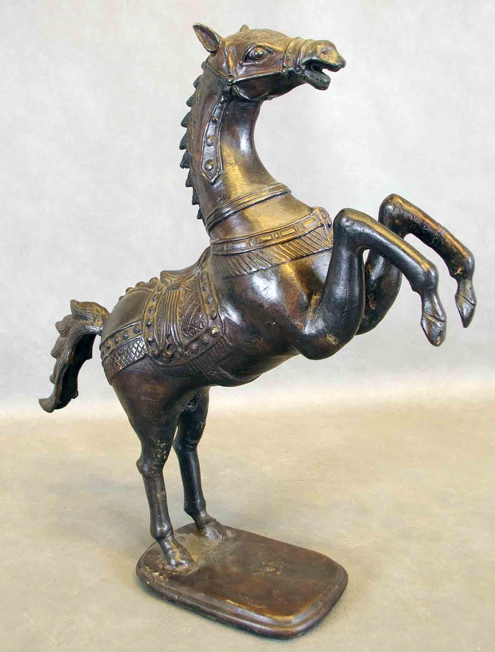 BRONSFIGUR, stegrande häst, 2000-tal.