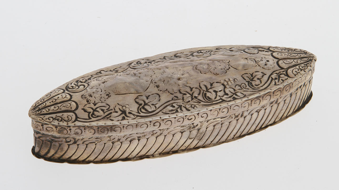 ASK MED LOCK, silver. William Comyns, London, 1883. 160 gr.