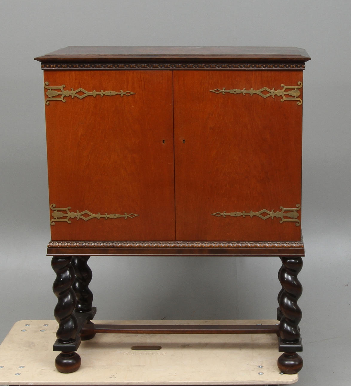 BARSKÅP, orinentaliskt, 1900-tal.