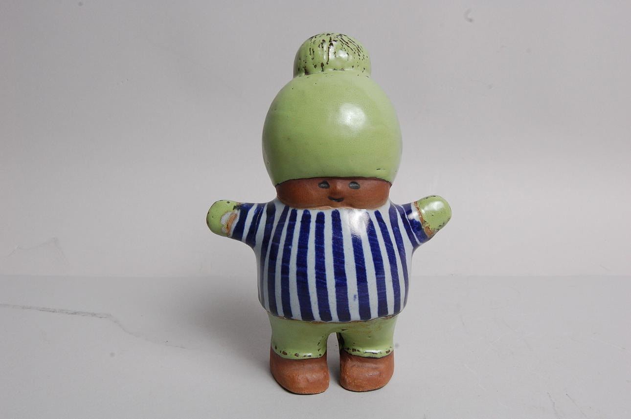 LISA LARSSON. Figurin, " Kalle" stengods.