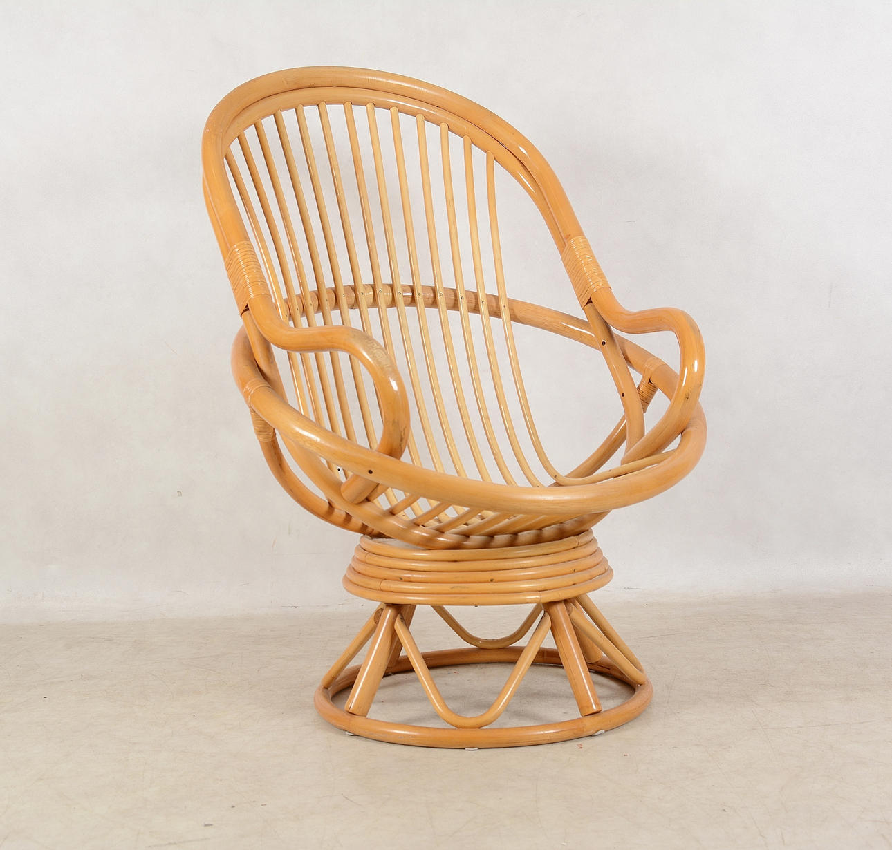 SNURRFÅTÖLJ, rotting, 19/2000-tal.