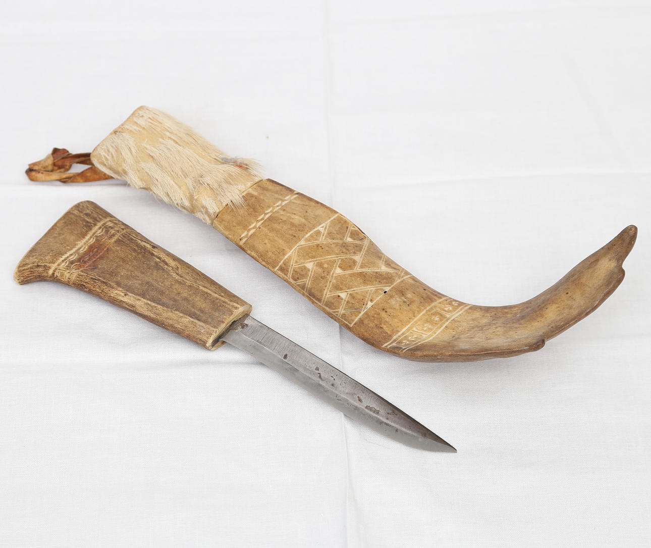 CUCHILLO, asta, siglo XX.