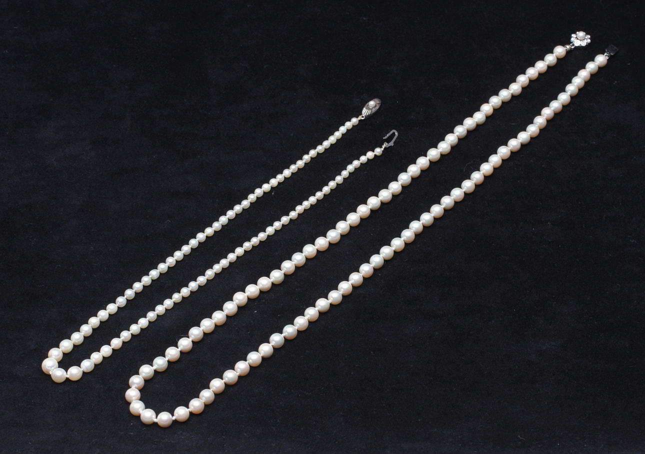 PÄRLCOLLIER, 2 st, silverlås.