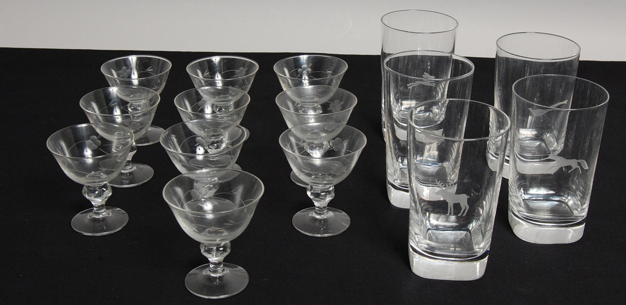 GLAS, 17 delar, bland annat med jaktmotiv, Orrefors.