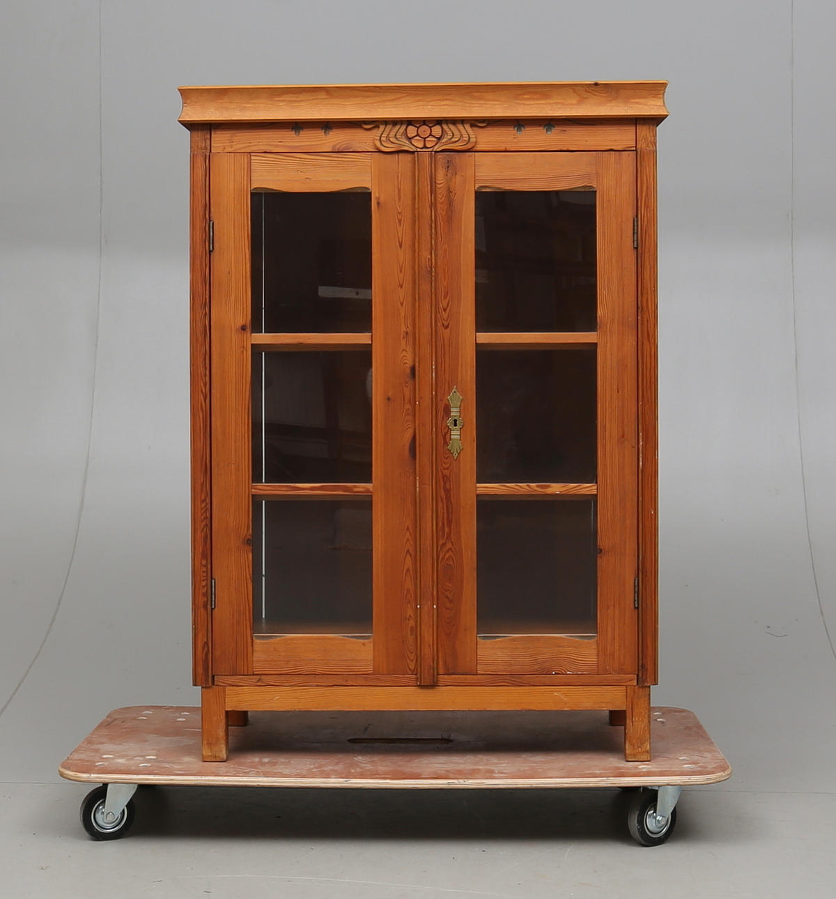 VITRINSKÅP, 1900-tal.