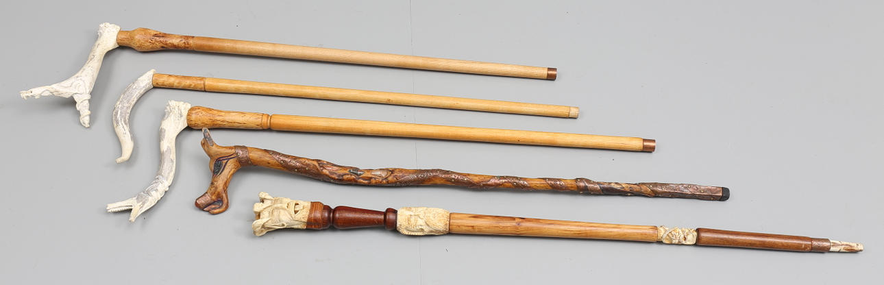 KÄPPAR, 5 st, trä med detaljer av älghorn, 1900-2000-tal.