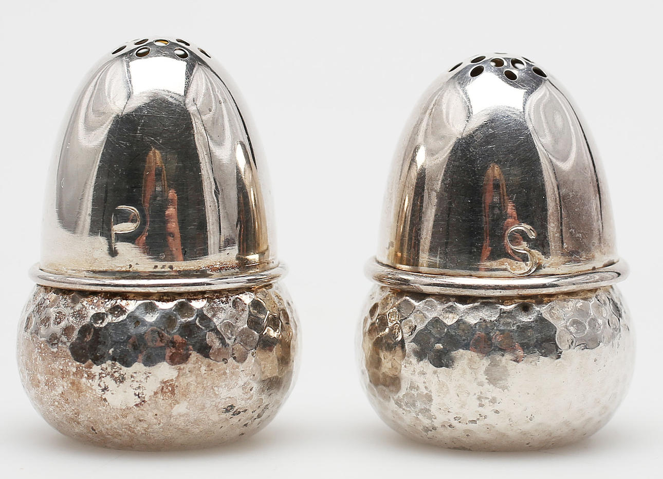 SALTKAR MED SKED SAMT SALT OCH PEPPARKAR, 1+2, silver, 1900-tal.