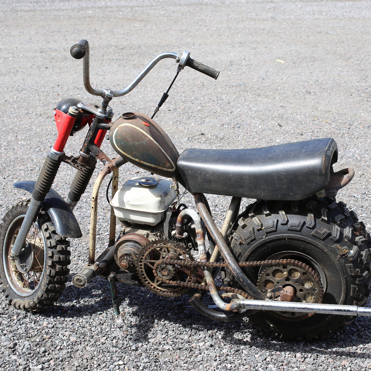 HEMMABYGGE. Moped.