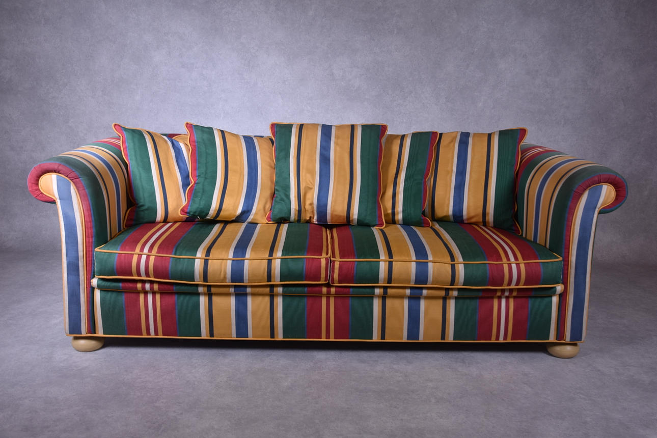 SOFFA, med dunplymåer K A ROOS.