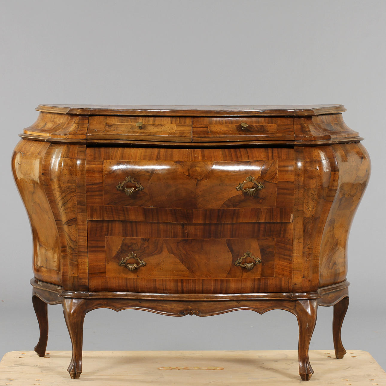 BYRÅ, rokokostil, 1900-tal.