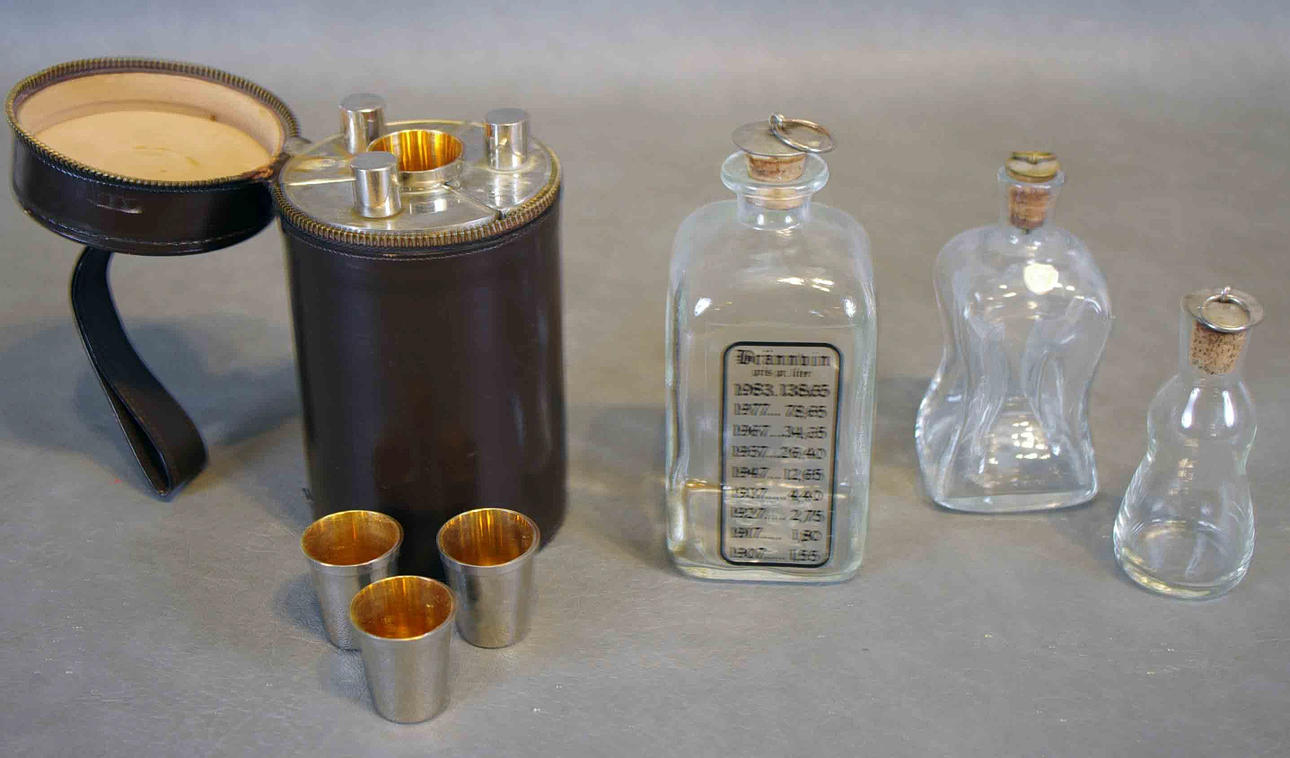 3 KARAFFER SAMT PLUNTSET bl.a Trelleborg.