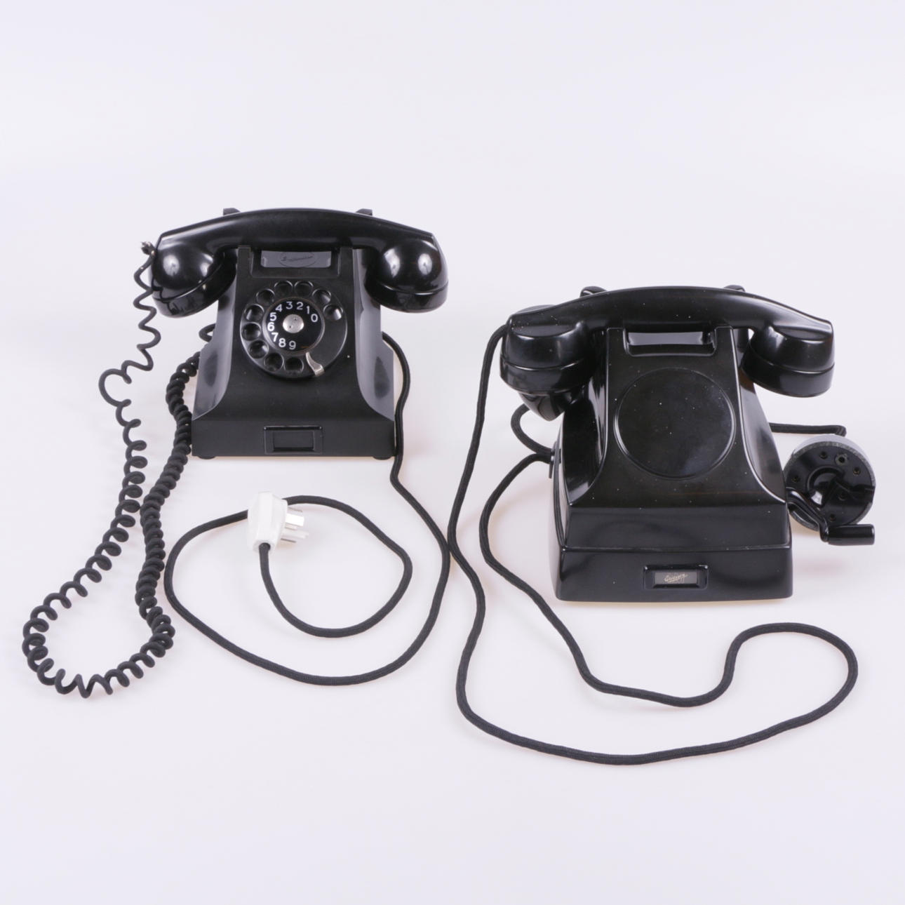 TELEFONER 2 st. Bordsmodeller, LM Ericsson, 1900-talets mitt.