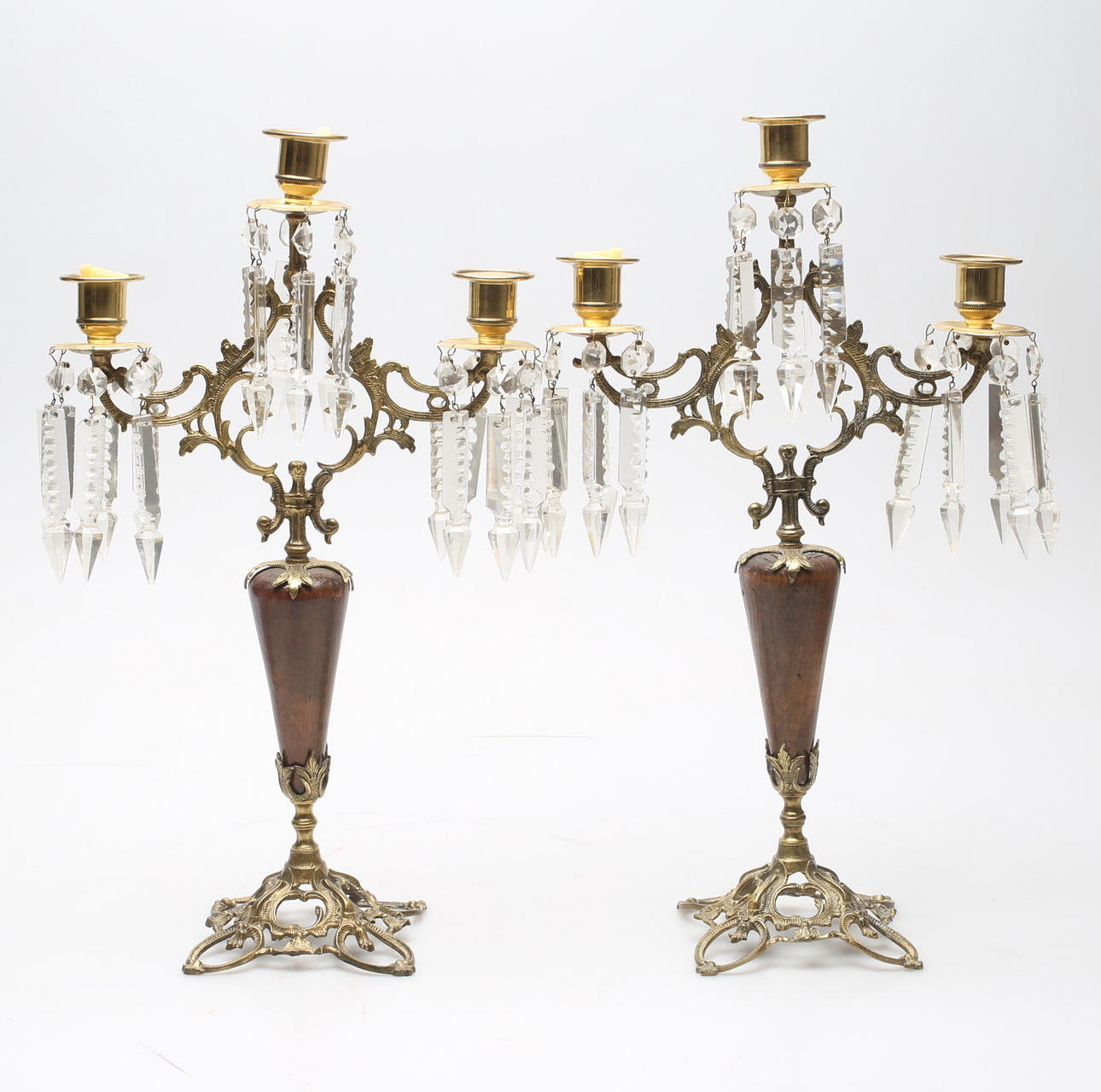 KERZENHALTER, ein Paar, Messing/Holz, 1900er.