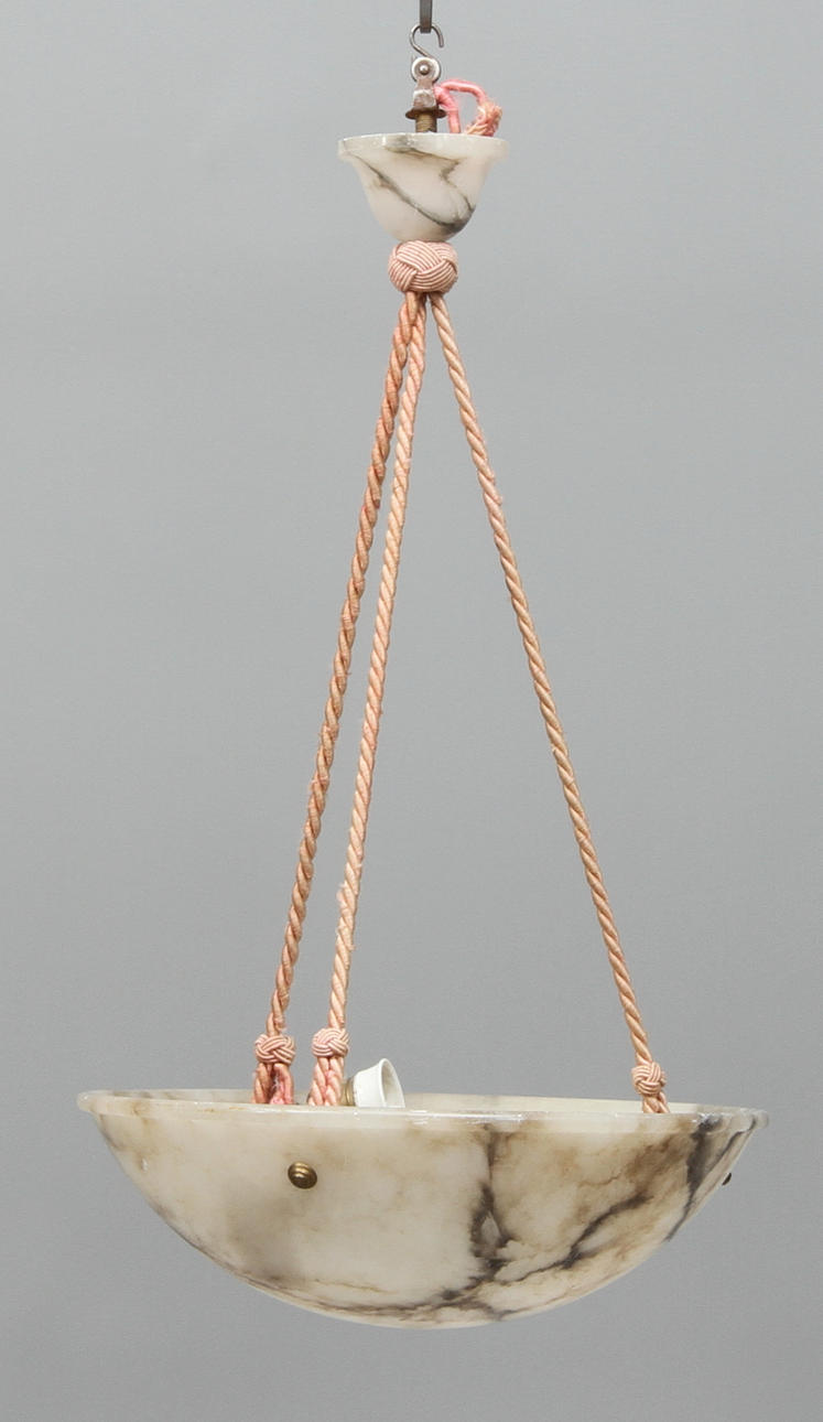 TAKAMPEL, alabaster, 1900-talets första hälft.