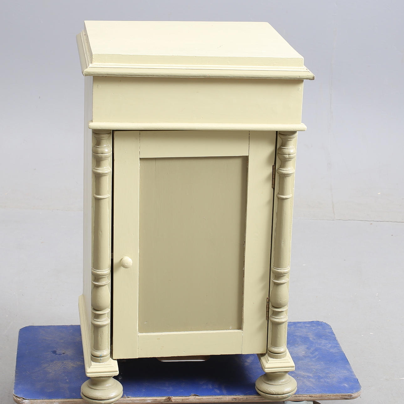 KJOLE, 1800-tallet, én dør.