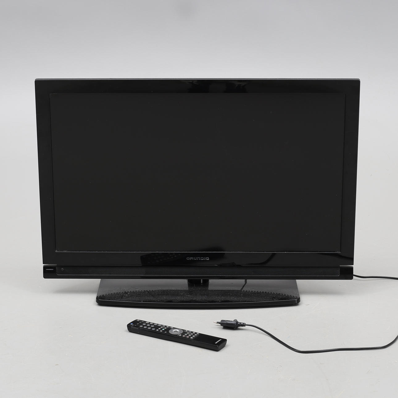 TV, Grundig, 32 pulgadas, años 2000.