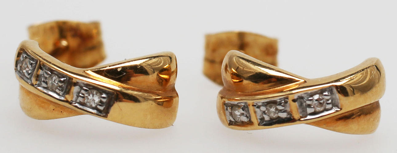 ÖRHÄNGEN MED SMÅ DIAMANTER, rödguld, 18K.