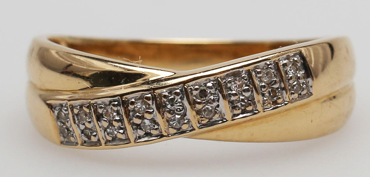 RING MED SMÅ DIAMANTER, rödguld, 18K.