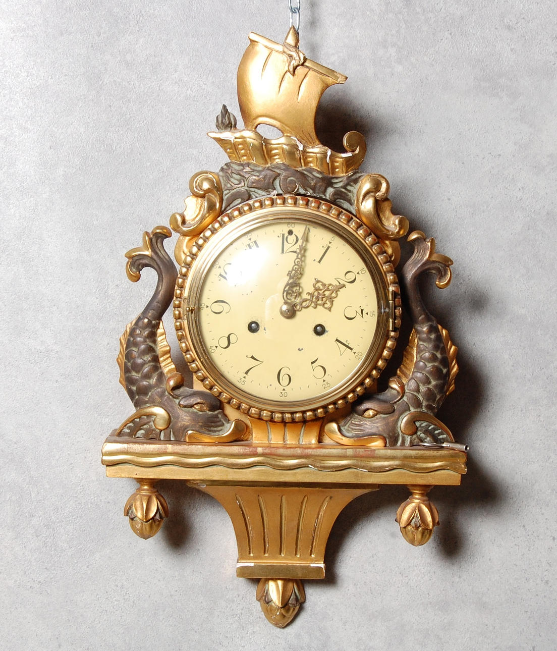 VÄGGUR, förgyllt, med dekor av delfiner, 1900-tal.