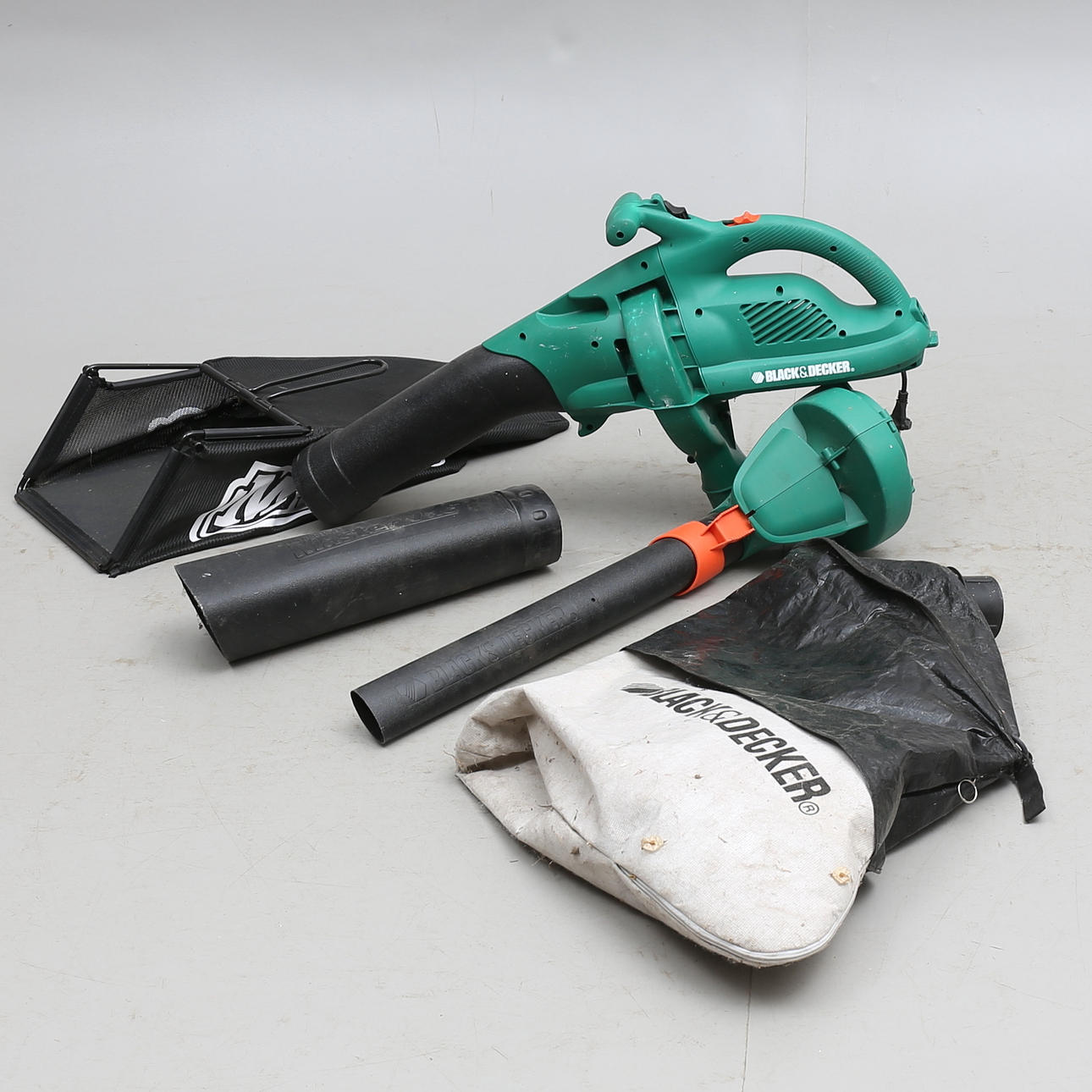 BLACK & DECKER, løvblæser/ løvsuger.