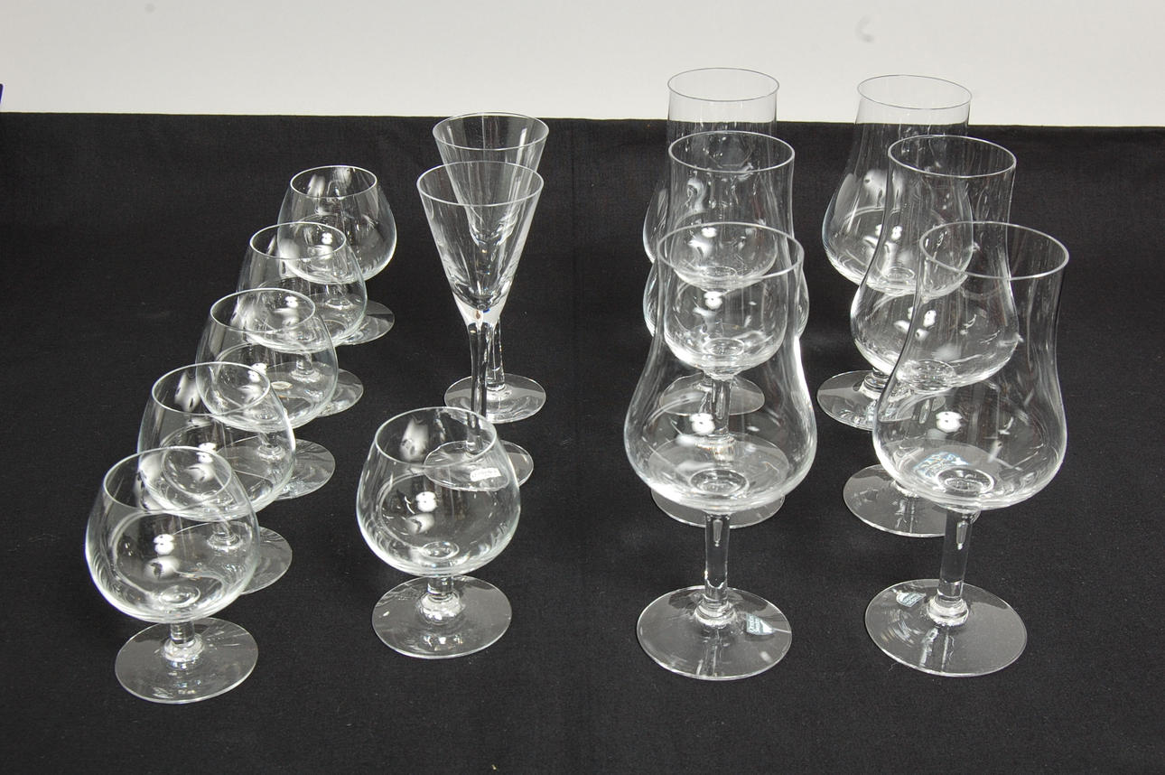 GLAS, 14 delar bland annat Orrefors, " Elixir " vinprovarglas.