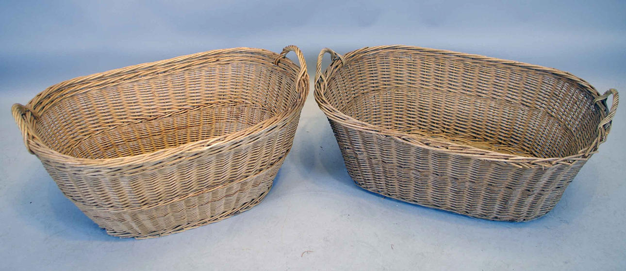 TVÄTTKORGAR, 2 stycken, rotting.