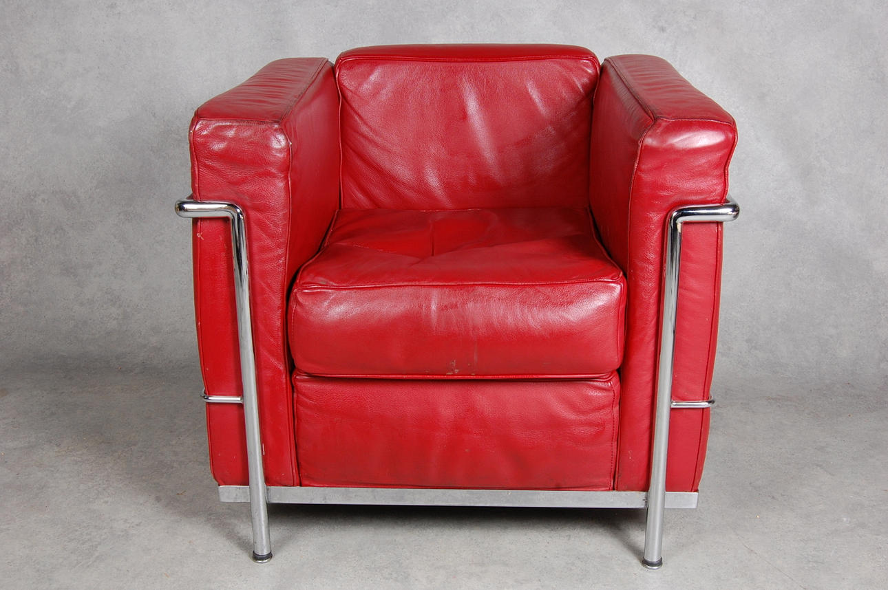 FÅTÖLJ, 1 st rött skinn, efter, Le Corbusier LC-2, Italien, 1900-talets slut.
