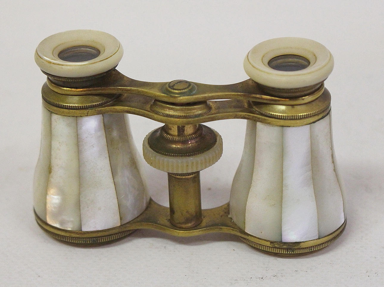 TEATERKIKARE, pärlemor.