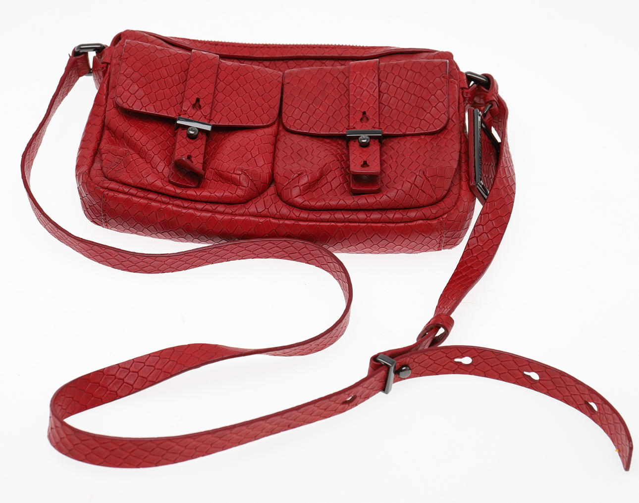 MARC JACOBS, A RED LEATHER SHOULDER BAG.
