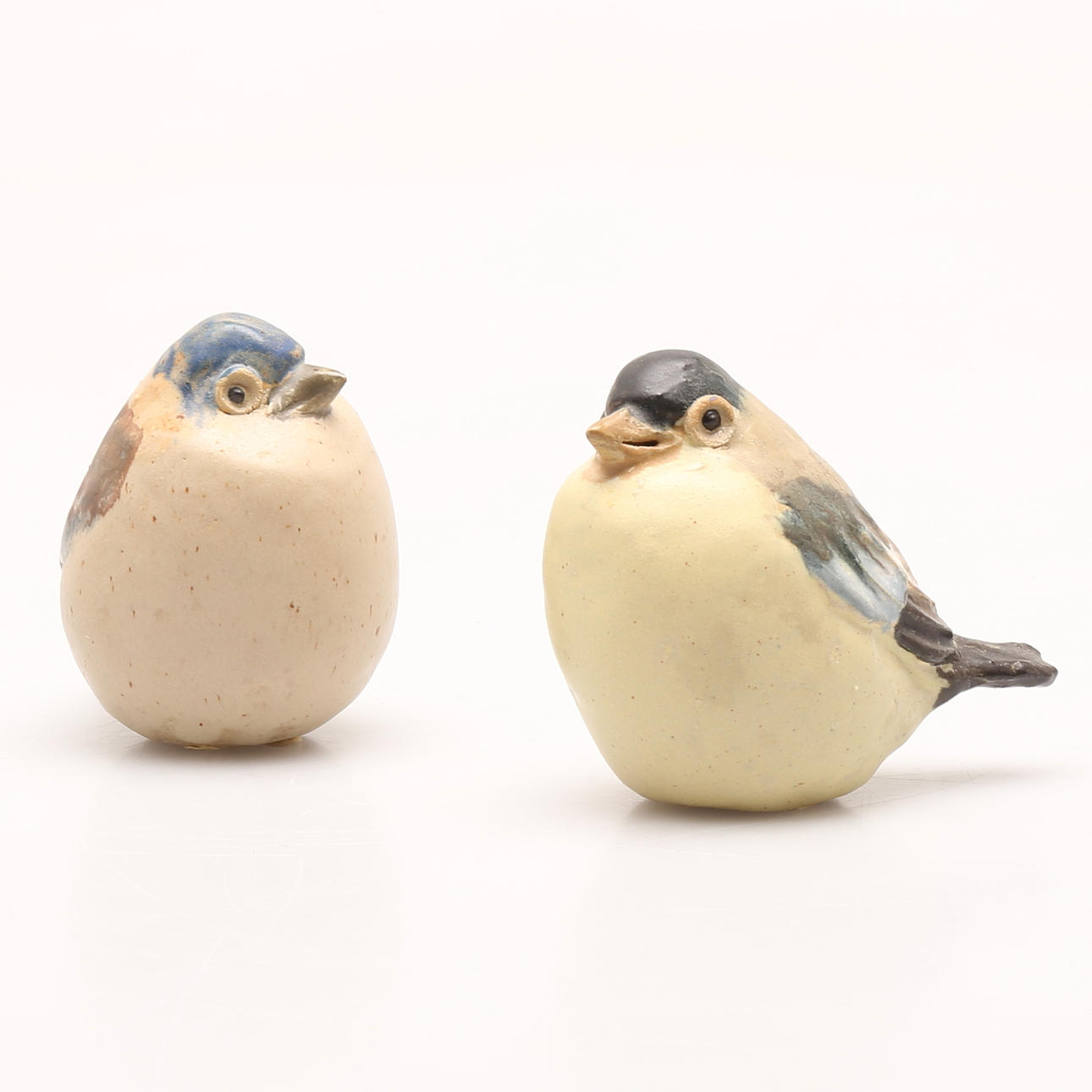 GUNNAR HANSSON. Stoneware figurines, 2 pcs, birds, stamped GH, Lomma ...