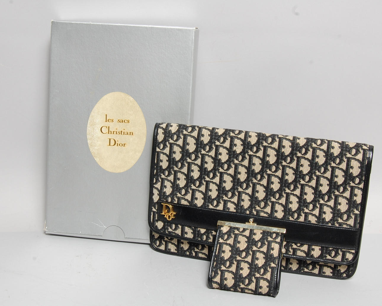 CHRISTIAN DIOR, väska, börs, i originalkatong.