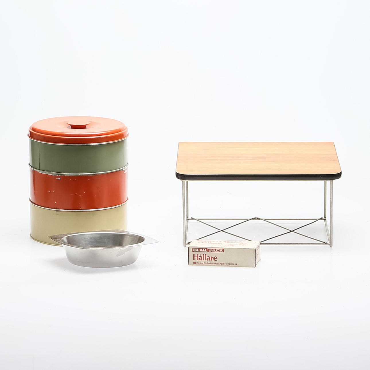 COLLECTION RETRO, cookie jars, shelf, gladpack holder, bowl, 1900s.