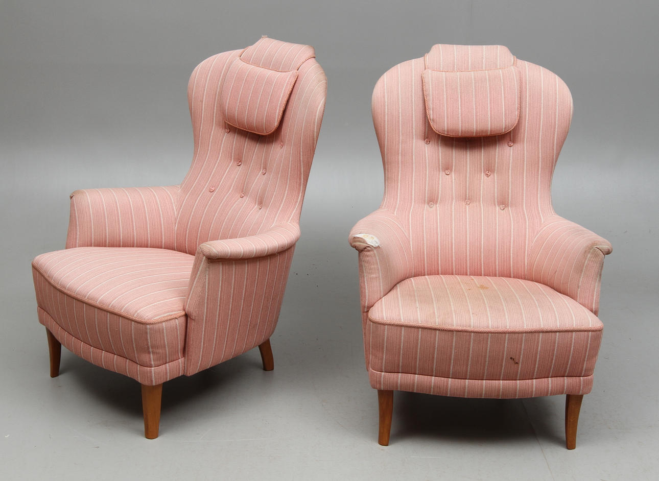 FÅTÖLJER, ett par, "Farmor", design Carl Malmsten.