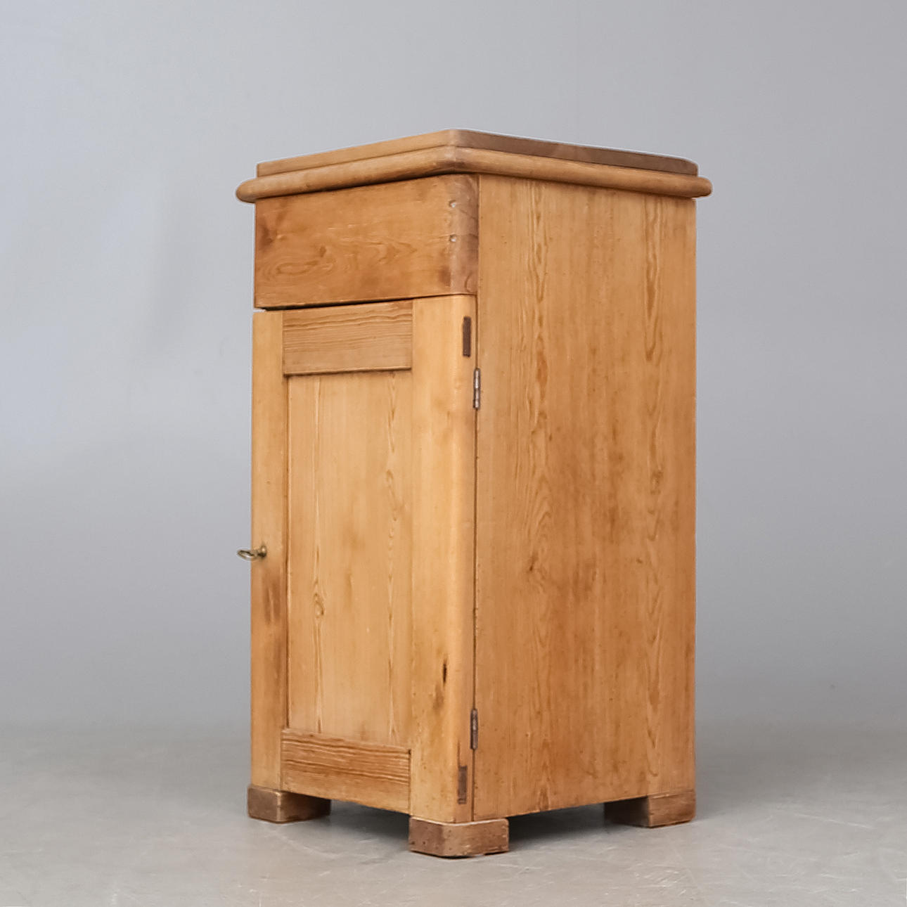 KOMMOD, 18/1900-tal.