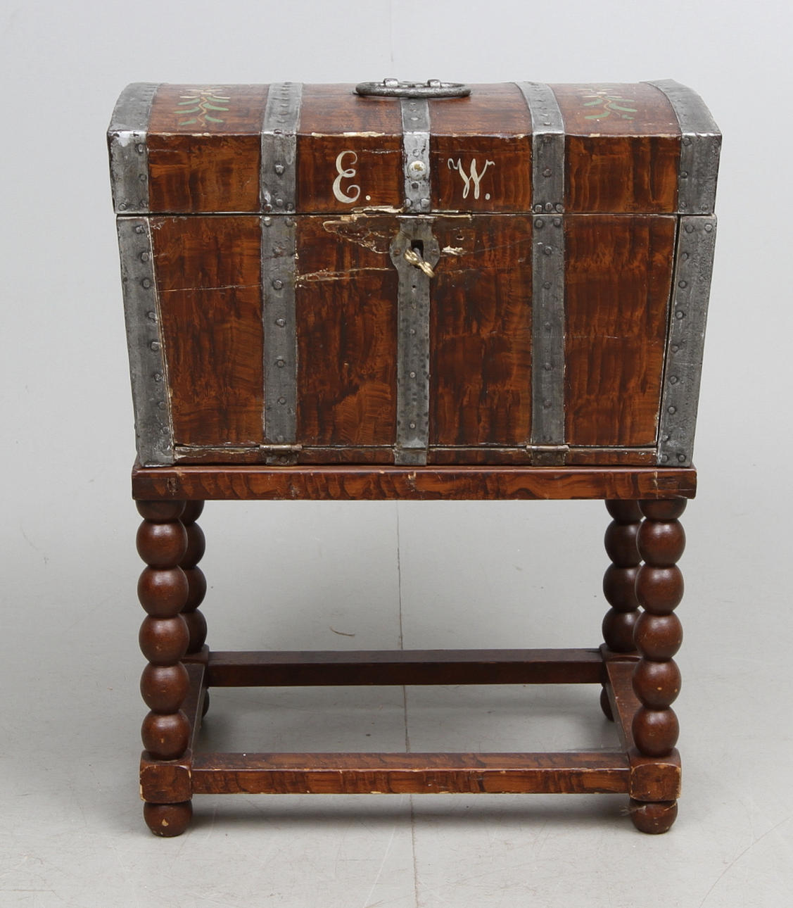 SCHATULL/KISTA PÅ BEN, 1800-tal.