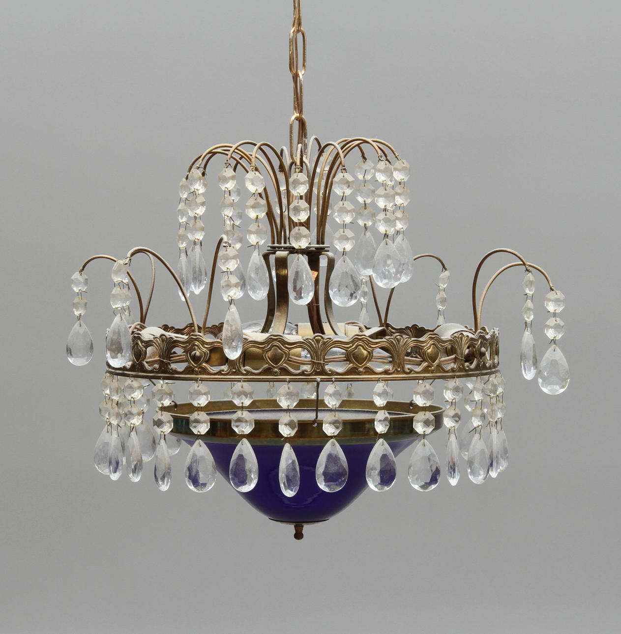 LJUSKRONA, med blå glasskål, 1900-tal.