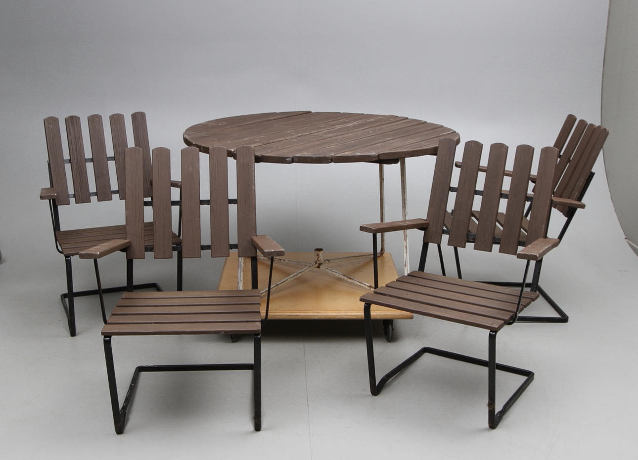 TRÄDGÅRDSMÖBEL 1900-talets mitt, 5 delar.