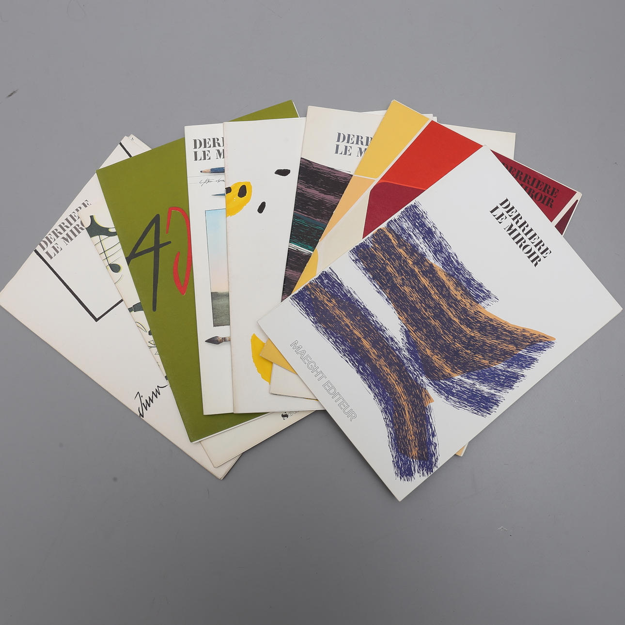 DERRIERE LE MIROIR. ACHT AUSGABEN MIT ORIGINAL-LITHOGRAPHIEN.