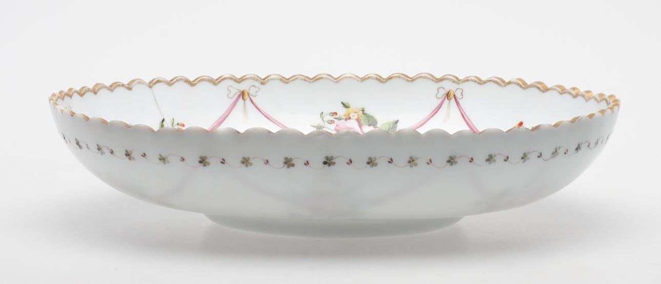 SKÅL, opalinglas. 1800-tal, sannolikt Ryssland.